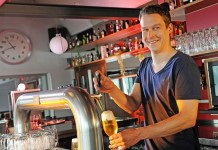 Unglaubliche Vielfalt: Deutsche Biertrinker könnten rein rechnerisch mehr als 15 Jahre lang jeden Tag ein anderes Bier aus heimischen Regionen probieren. Foto: djd/Brauerei C. & A. Veltins