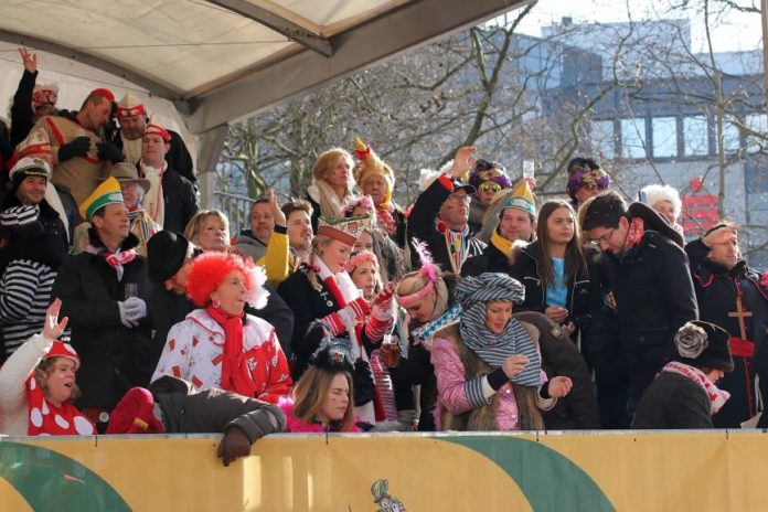 So Schön War Der Rosenmontagszug In Köln: Über 200 Bilder Vom Zoch!