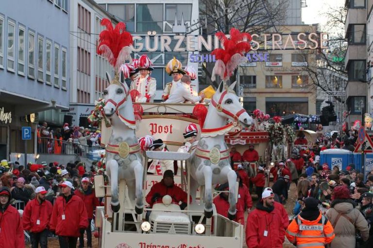 So Schön War Der Rosenmontagszug In Köln: Über 200 Bilder Vom Zoch!