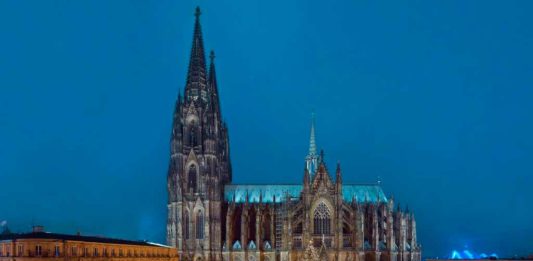 Auch die zahlreichen Weihnachtsmärkte locken die Besucher zuätzlich in die Kölner Innenstadt. copyright: KölnTourismus GmbH / Dieter Jacobi