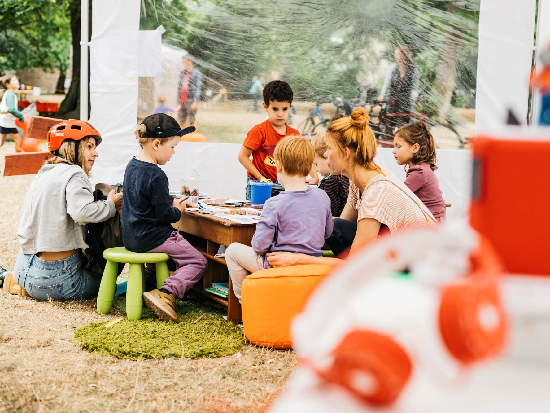 Das dreitägige Open-Air-Festival bietet ein abwechslungsreiches Programm mit fesselnden Hörspielen, Live-Acts und einem bunten Familienprogramm.